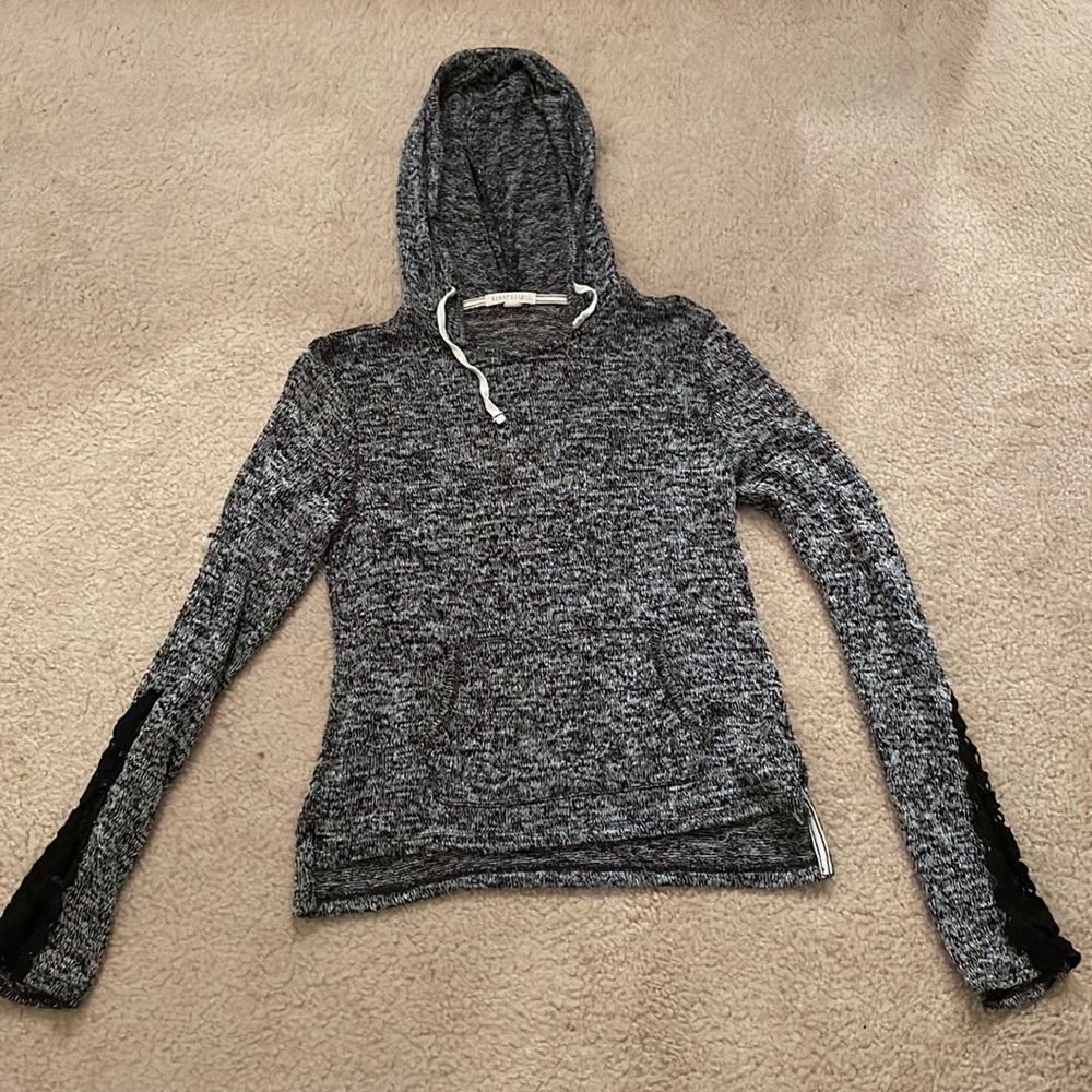 Womens medium lightweight hoodie from Aeropostale.